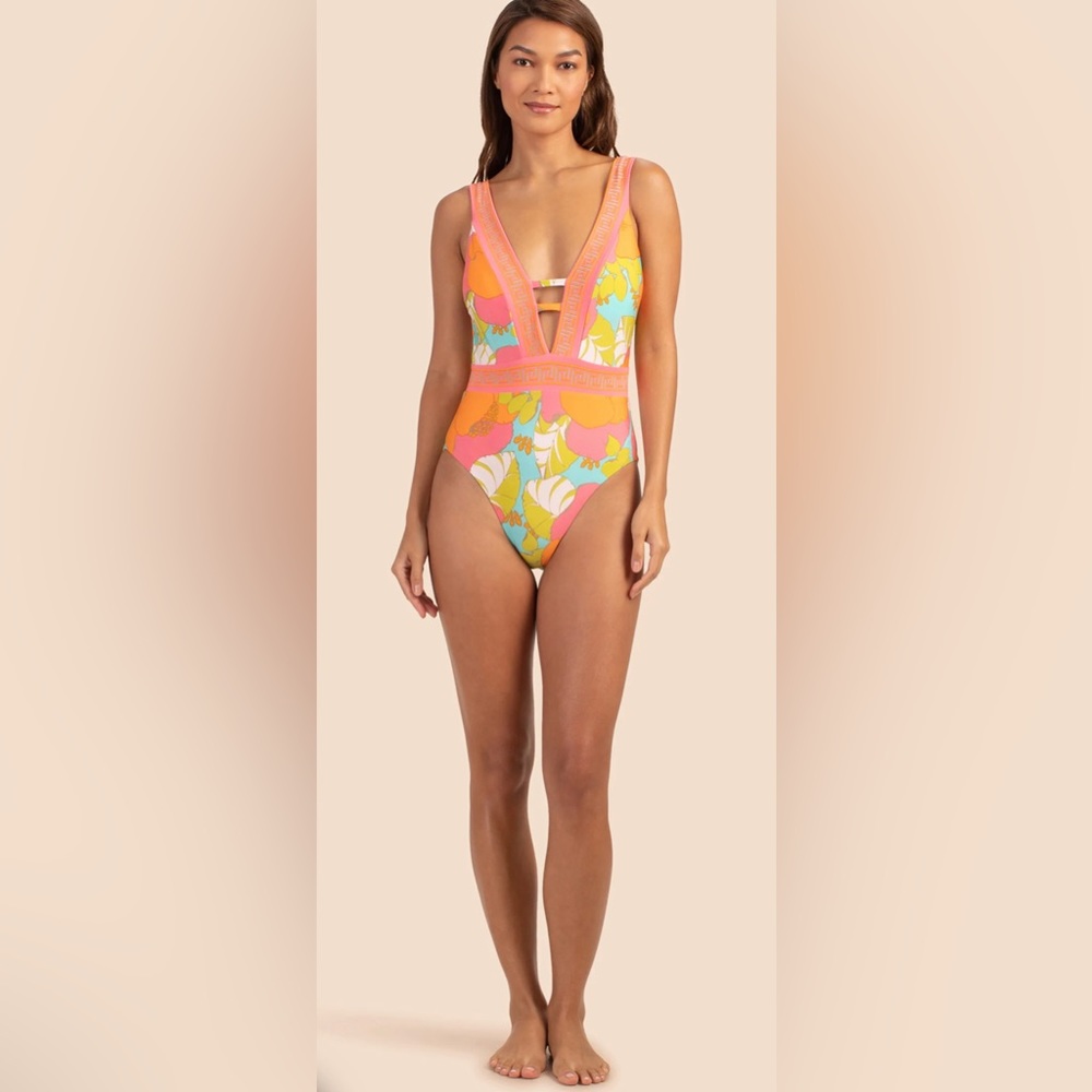TRINA TURK PLAYA DE FLOOR PLUNGE MAILLOT,
PERFECT FOR SUMMER TRIPS - Picture 11 of 12